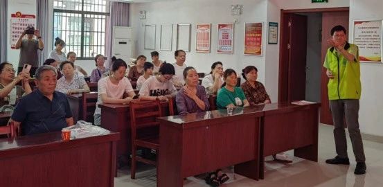 协会携手民主社区共同举办“生物多样性保护宣讲进社区”科普活动(图2) 5db3010d7fe934c79f47ed9271e764c7.jpg