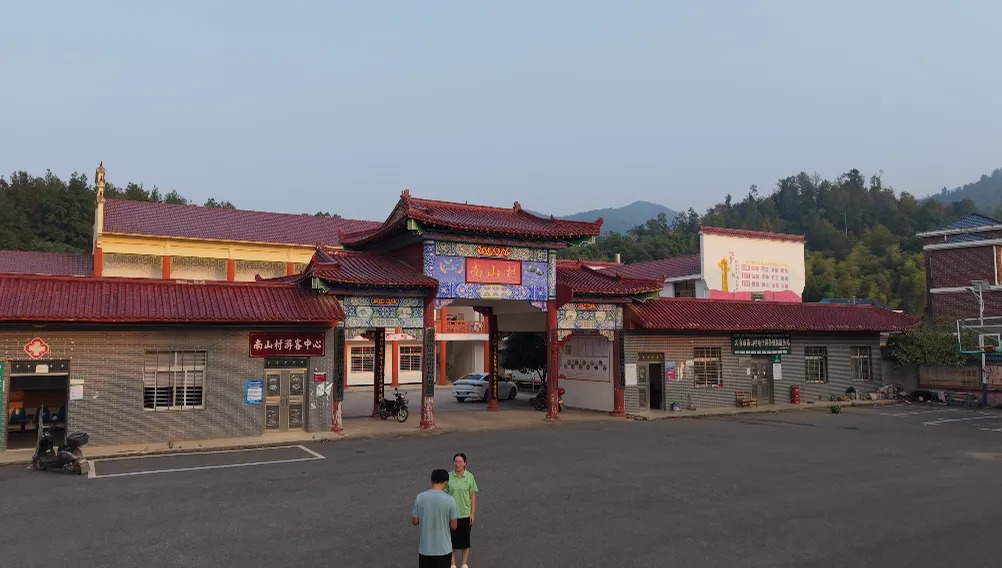 “灵溪脉长·云台铸魂"项目走进陈贵镇南山村(图1) 69aba1085bf6db2398a0bb095f0dce5c.jpg