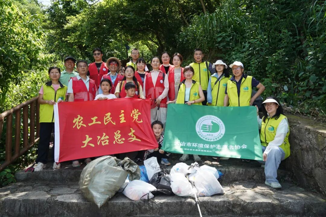 无痕山林环保活动(图1) 1a65138ebdbf314d9c073f408ff4372a.jpg